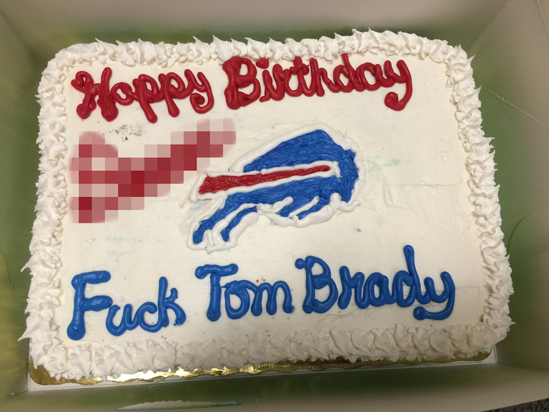 Illustration for article titled Five-Year-Old Bills Fan's Birthday Cake Has A Message For Tom Brady
